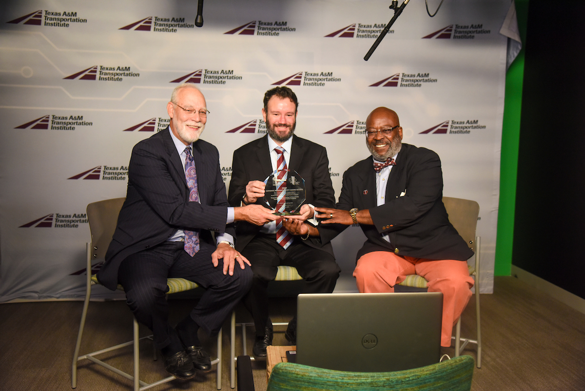 TTI, TxDOT Win National Safety Award