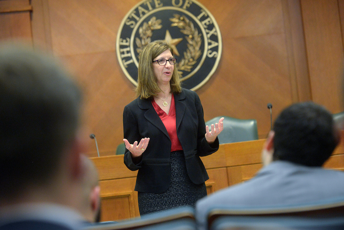Senate Committee Focuses on RightAngle Intersection Crashes, TTI(00)